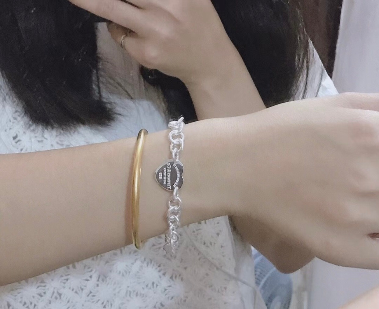 【Tiffany*帝芙尼最新款🆕🆕银色光面爱心手链】一致官网黄铜材质，非常的上镜‼️设计很特别值得入手。