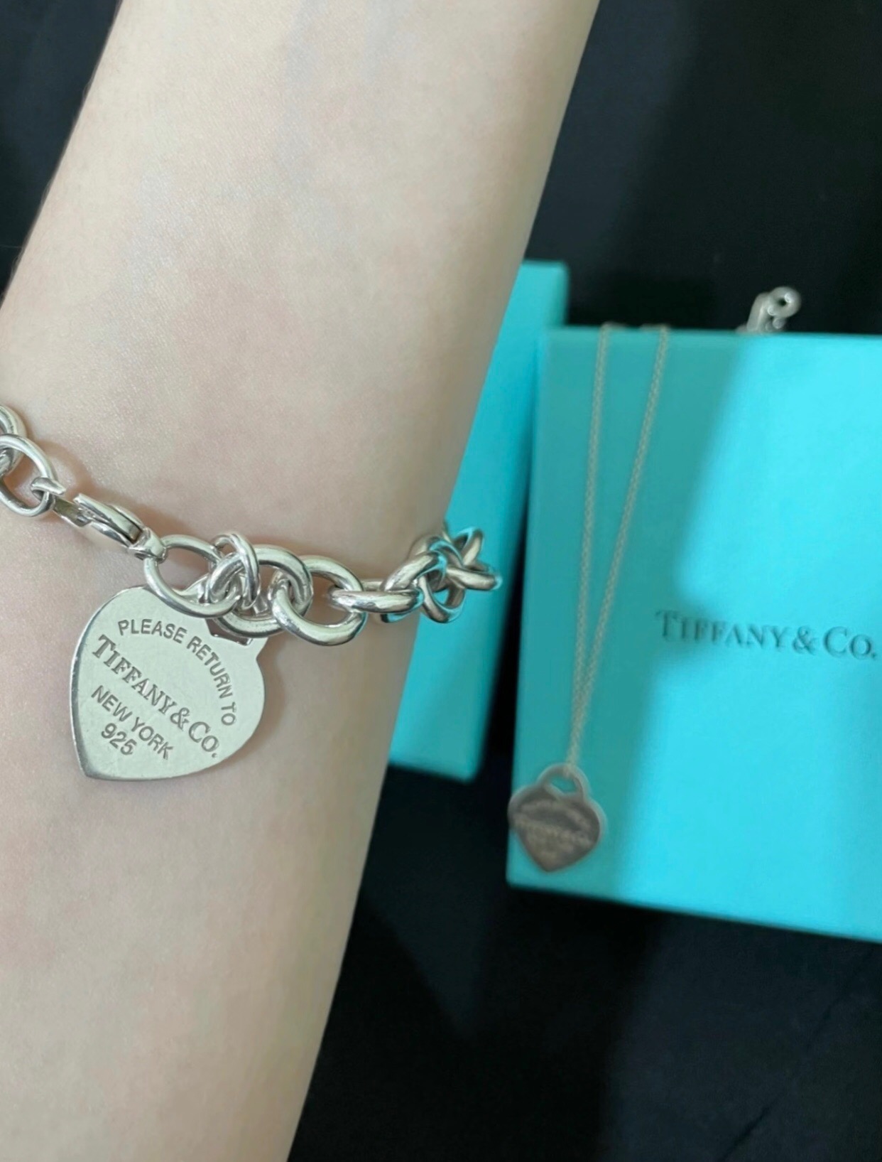 【Tiffany*帝芙尼最新款🆕🆕银色光面爱心手链】一致官网黄铜材质，非常的上镜‼️设计很特别值得入手。