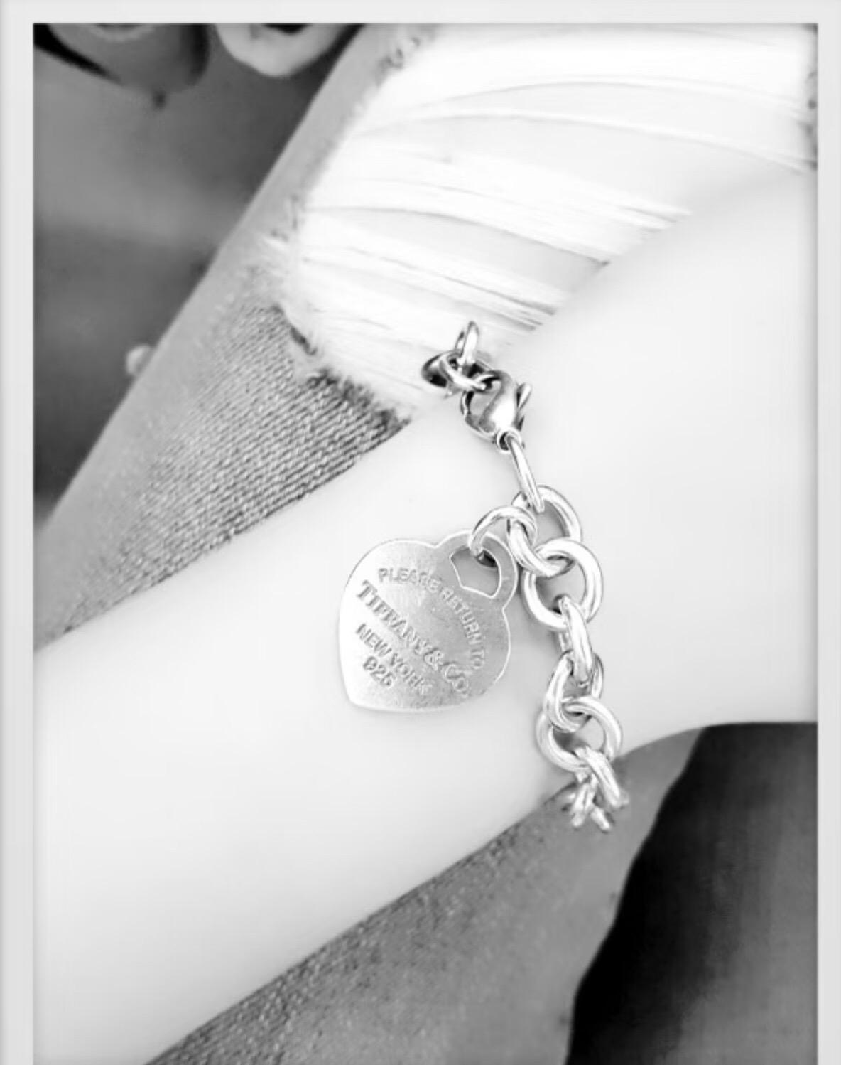 【Tiffany*帝芙尼最新款🆕🆕银色光面爱心手链】一致官网黄铜材质，非常的上镜‼️设计很特别值得入手。