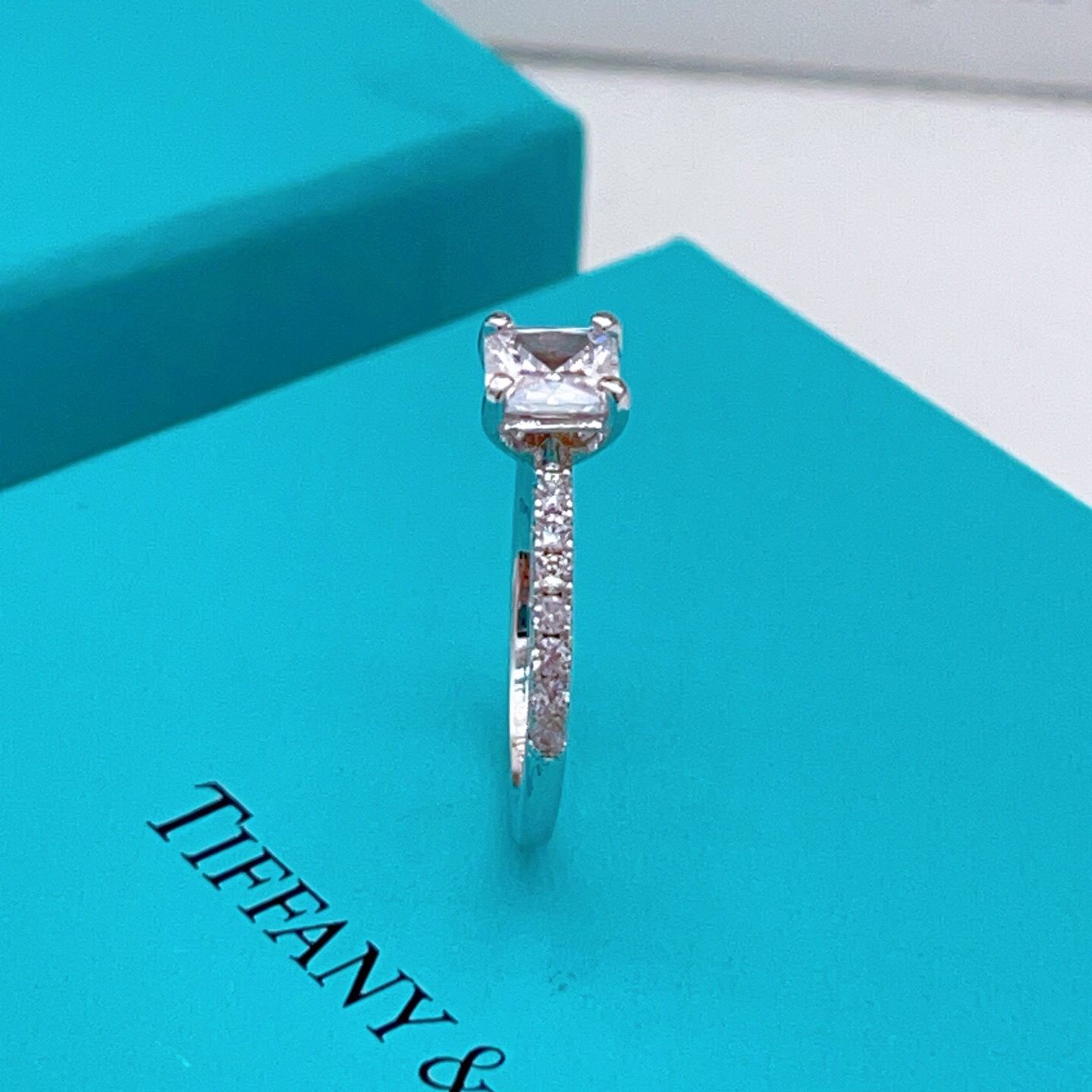 尺寸码数:6.7.8码【Tiffany*帝芙尼最新款🆕🆕银色镶钻方钻戒指】一致官网黄铜材质,非常的上镜‼ 尺寸码数:6.7.8码【Tiffany*帝芙尼最新款🆕🆕银色镶钻方钻戒指】一致官网黄铜材质,非常的上镜‼