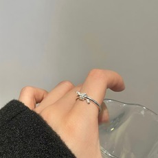 尺寸:均码【Tiffany*帝芙尼最新款🆕🆕银色镶钻开口绳结戒指】一致官网黄铜材质,非常的上镜‼️设计很 尺寸:均码【Tiffany*帝芙尼最新款🆕🆕银色镶钻开口绳结戒指】一致官网黄铜材质,非常的上镜‼️设计很