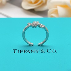 尺寸:均码【Tiffany*帝芙尼最新款🆕🆕银色镶钻开口绳结戒指】一致官网黄铜材质,非常的上镜‼️设计很 尺寸:均码【Tiffany*帝芙尼最新款🆕🆕银色镶钻开口绳结戒指】一致官网黄铜材质,非常的上镜‼️设计很