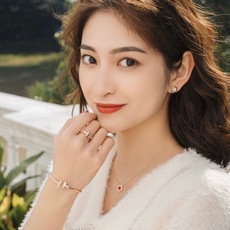 均码【Tiffany*帝芙尼最新款🆕🆕玫瑰金白贝双T戒指】一致官网黄铜材质,非常的上镜‼️设计很特别值得 均码【Tiffany*帝芙尼最新款🆕🆕玫瑰金白贝双T戒指】一致官网黄铜材质,非常的上镜‼️设计很特别值得
