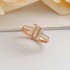 均码【Tiffany*帝芙尼最新款🆕🆕玫瑰金白贝双T戒指】一致官网黄铜材质,非常的上镜‼️设计很特别值得 均码【Tiffany*帝芙尼最新款🆕🆕玫瑰金白贝双T戒指】一致官网黄铜材质,非常的上镜‼️设计很特别值得