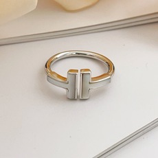 均码【Tiffany*帝芙尼最新款🆕🆕银色白贝双T戒指】一致官网黄铜材质,非常的上镜‼️设计很特别值得入 均码【Tiffany*帝芙尼最新款🆕🆕银色白贝双T戒指】一致官网黄铜材质,非常的上镜‼️设计很特别值得入