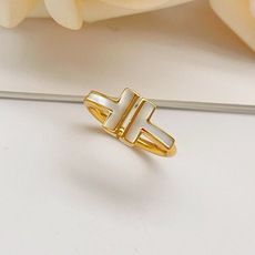 均码【Tiffany*帝芙尼最新款🆕🆕金色白贝双T戒指】一致官网黄铜材质,非常的上镜‼️设计很特别值得入 均码【Tiffany*帝芙尼最新款🆕🆕金色白贝双T戒指】一致官网黄铜材质,非常的上镜‼️设计很特别值得入