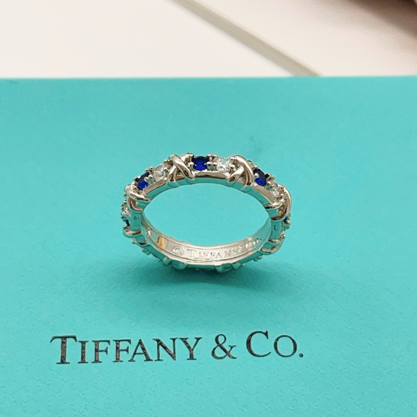 尺寸码数:6.7.8码【Tiffany*帝芙尼最新款🆕🆕银色镶钻蓝钻X戒指】一致官网黄铜材质,非常的上镜 尺寸码数:6.7.8码【Tiffany*帝芙尼最新款🆕🆕银色镶钻蓝钻X戒指】一致官网黄铜材质,非常的上镜