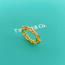 大小尺寸:6.7.8号【Tiffany*帝芙尼最新款🆕🆕金色镶钻马蹄扣戒指】一致官网黄铜材质,非常的上镜 大小尺寸:6.7.8号【Tiffany*帝芙尼最新款🆕🆕金色镶钻马蹄扣戒指】一致官网黄铜材质,非常的上镜