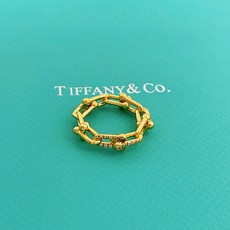 大小尺寸:6.7.8号【Tiffany*帝芙尼最新款🆕🆕金色镶钻马蹄扣戒指】一致官网黄铜材质,非常的上镜 大小尺寸:6.7.8号【Tiffany*帝芙尼最新款🆕🆕金色镶钻马蹄扣戒指】一致官网黄铜材质,非常的上镜