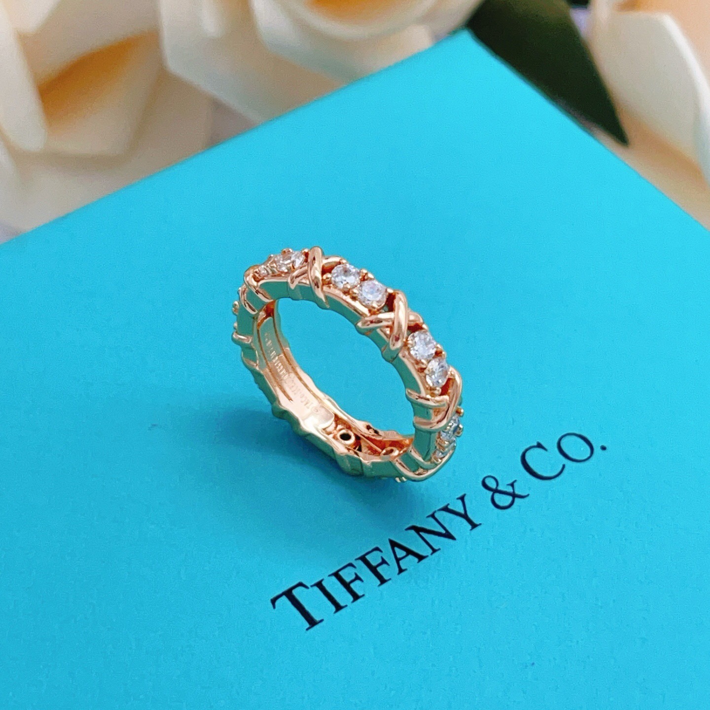 尺寸码数:6.7.8码【Tiffany*帝芙尼最新款🆕🆕玫瑰金白镶钻X戒指】一致官网黄铜材质，非常的上镜