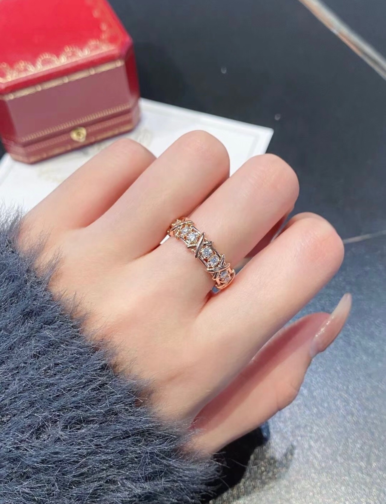 尺寸码数:6.7.8码【Tiffany*帝芙尼最新款🆕🆕玫瑰金白镶钻X戒指】一致官网黄铜材质，非常的上镜