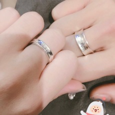 尺寸:6,7,8 码【Tiffany*帝芙尼最新款🆕🆕银色光面T字母戒指】一致官网黄铜材质,非常的上镜‼ 尺寸:6,7,8 码【Tiffany*帝芙尼最新款🆕🆕银色光面T字母戒指】一致官网黄铜材质,非常的上镜‼
