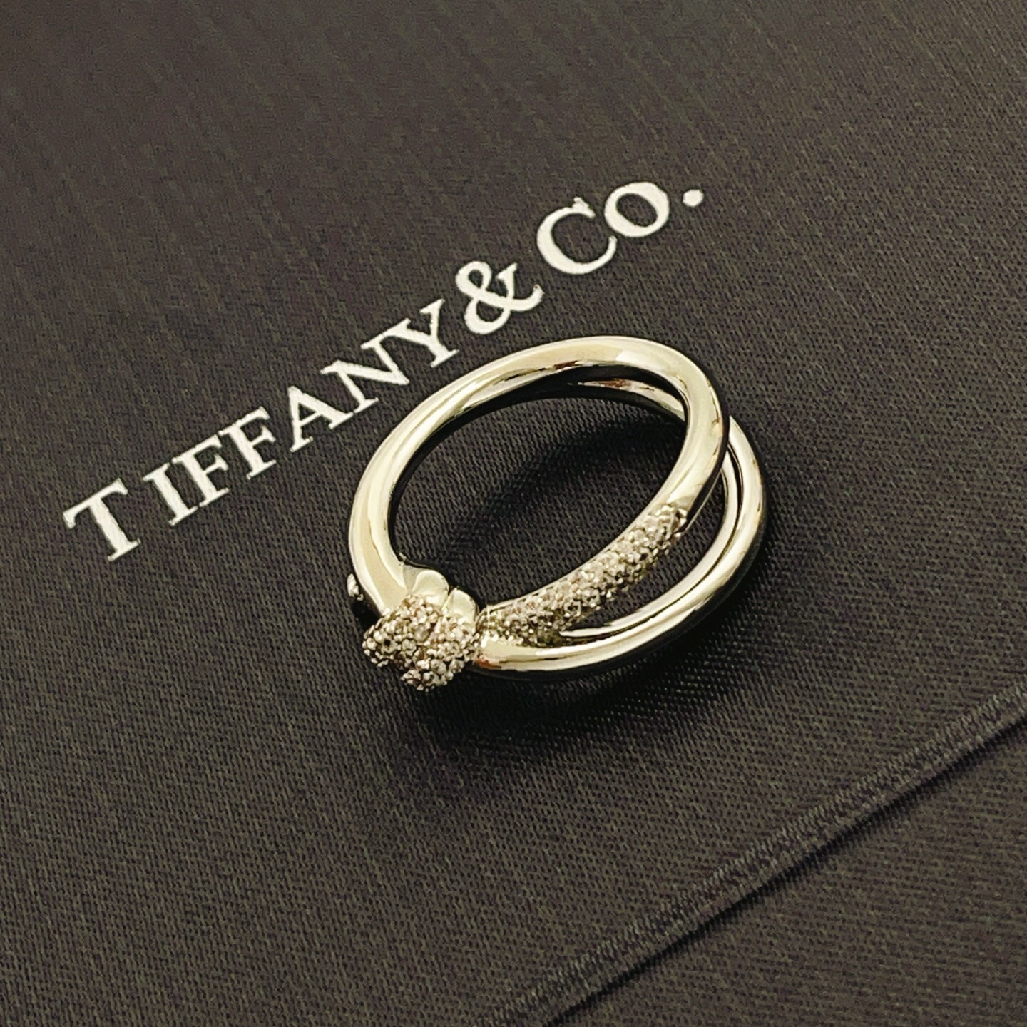 尺寸码6，7，8【Tiffany*帝芙尼最新款🆕🆕银色镶钻双绳结戒指】一致官网黄铜材质，非常的上镜‼️设