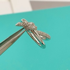 尺寸码6,7,8【Tiffany*帝芙尼最新款🆕🆕银色镶钻双绳结戒指】一致官网黄铜材质,非常的上镜‼️设 尺寸码6,7,8【Tiffany*帝芙尼最新款🆕🆕银色镶钻双绳结戒指】一致官网黄铜材质,非常的上镜‼️设