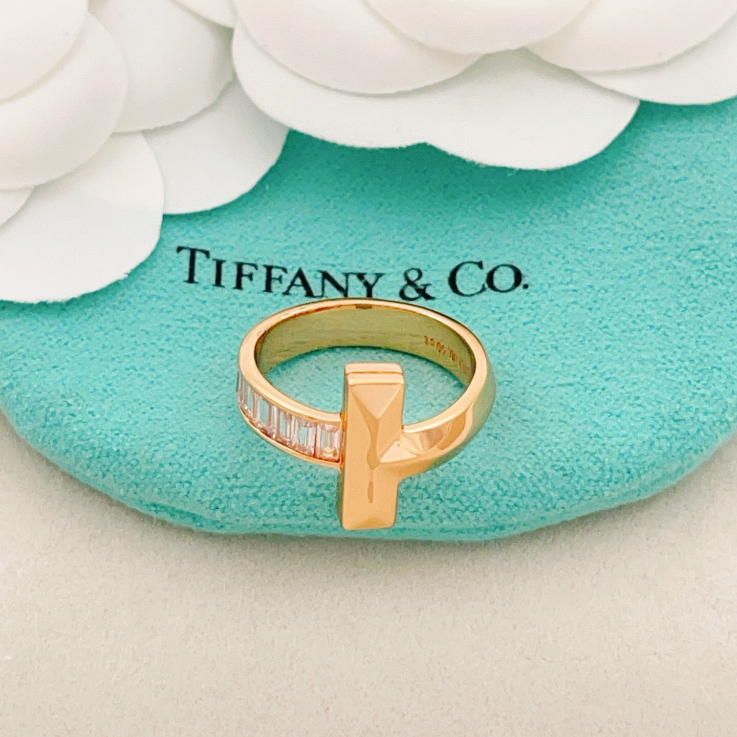 尺寸码数:6.7.8码【Tiffany*帝芙尼最新款🆕🆕玫瑰金光面排钻T形戒指】一致官网黄铜材质，非常的