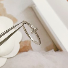 尺寸码数:6.7.8码【Tiffany*帝芙尼最新款🆕🆕银色满钻T戒指】一致官网黄铜材质,非常的上镜‼️ 尺寸码数:6.7.8码【Tiffany*帝芙尼最新款🆕🆕银色满钻T戒指】一致官网黄铜材质,非常的上镜‼️