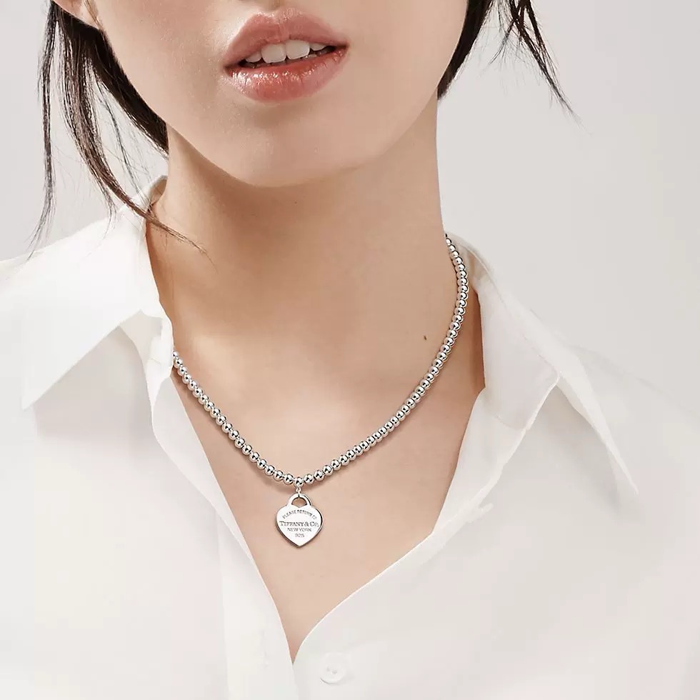 【Tiffany*帝芙尼最新款🆕🆕玫瑰金光面爱心珍珠项链】一致官网黄铜材质，非常的上镜‼️设计很特别值得