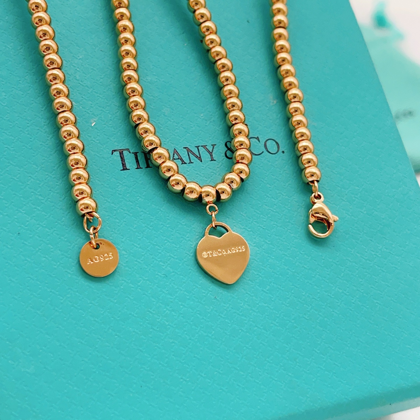 【Tiffany*帝芙尼最新款🆕🆕玫瑰金光面爱心珍珠项链】一致官网黄铜材质，非常的上镜‼️设计很特别值得