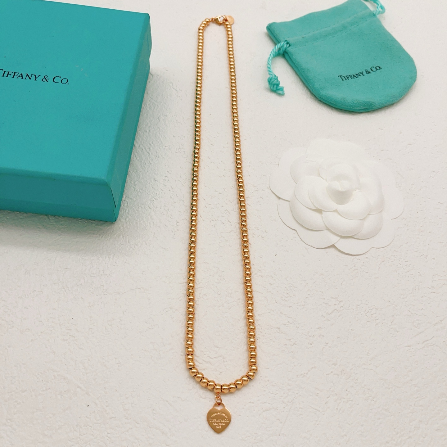【Tiffany*帝芙尼最新款🆕🆕玫瑰金光面爱心珍珠项链】一致官网黄铜材质，非常的上镜‼️设计很特别值得