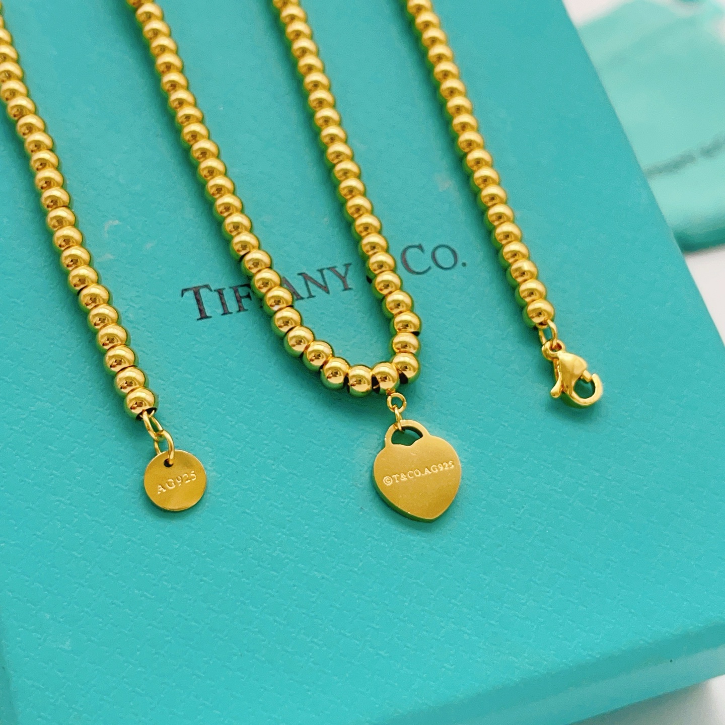 【Tiffany*帝芙尼最新款🆕🆕金色光面爱心珍珠项链】一致官网黄铜材质，非常的上镜‼️设计很特别值得入