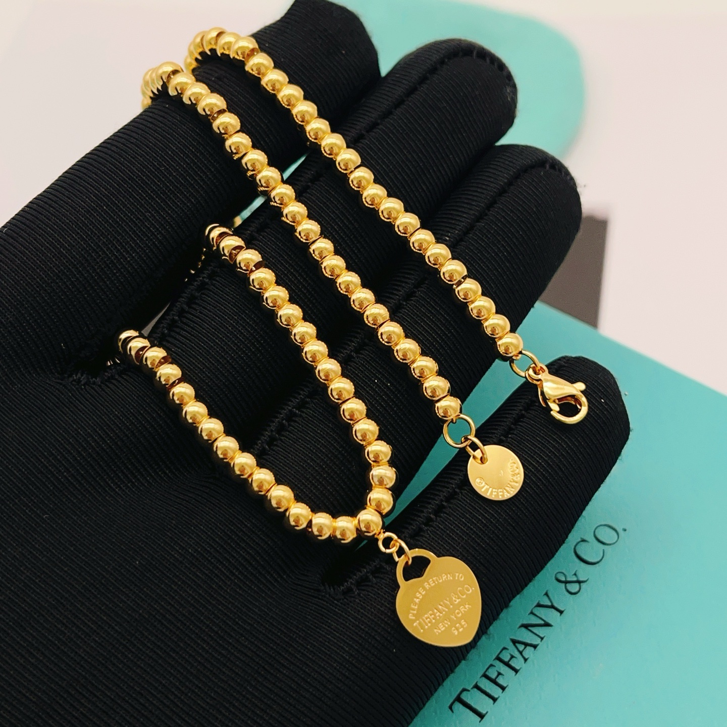 【Tiffany*帝芙尼最新款🆕🆕金色光面爱心珍珠项链】一致官网黄铜材质，非常的上镜‼️设计很特别值得入