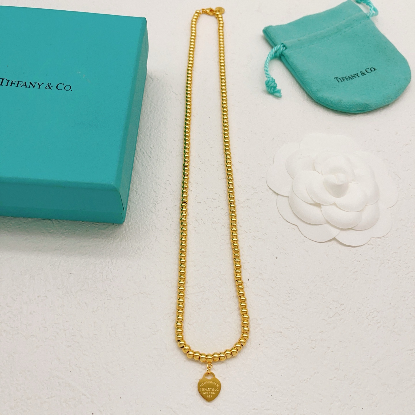 【Tiffany*帝芙尼最新款🆕🆕金色光面爱心珍珠项链】一致官网黄铜材质，非常的上镜‼️设计很特别值得入
