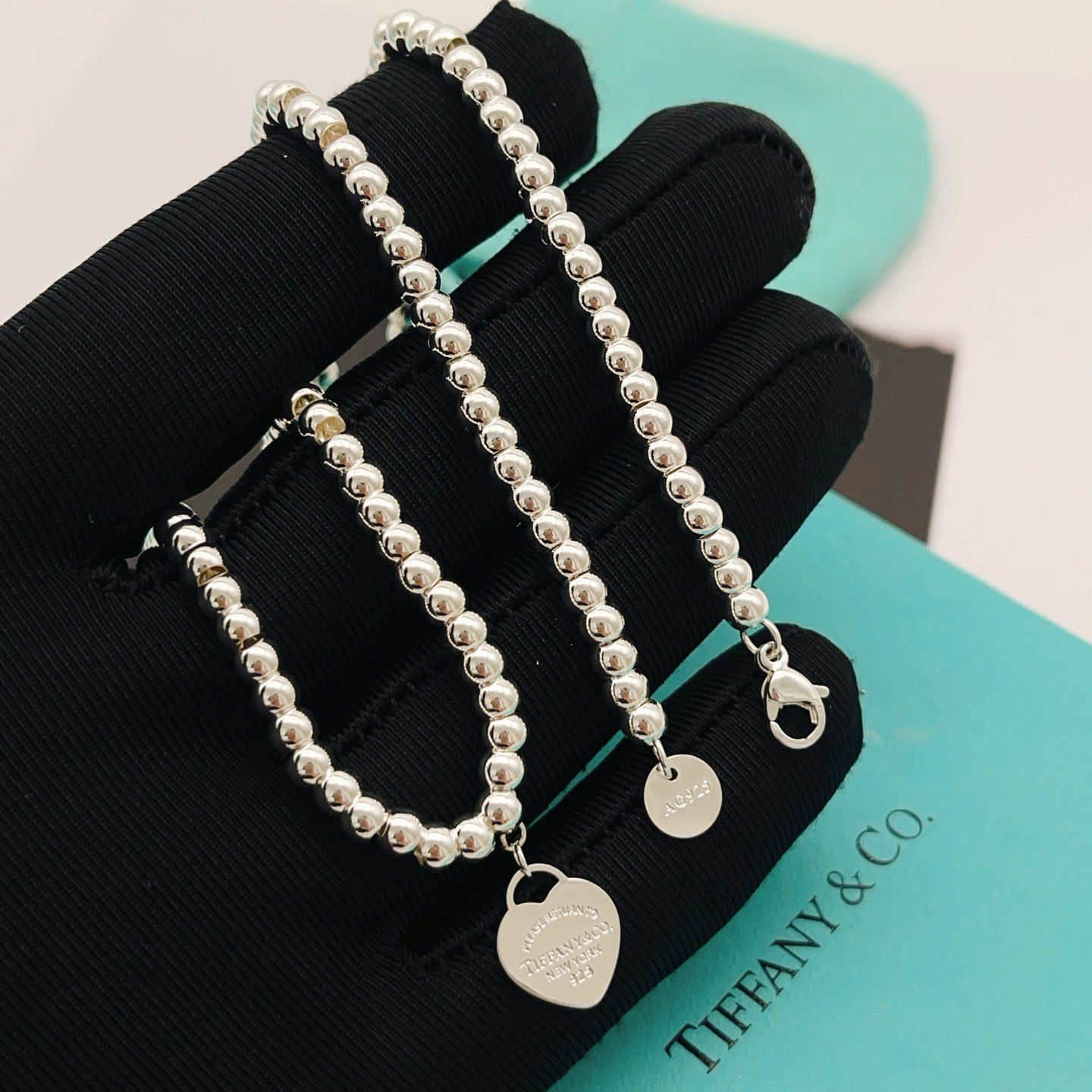 【Tiffany*帝芙尼最新款🆕🆕银色光面爱心珍珠项链】一致官网黄铜材质，非常的上镜‼️设计很特别值得入