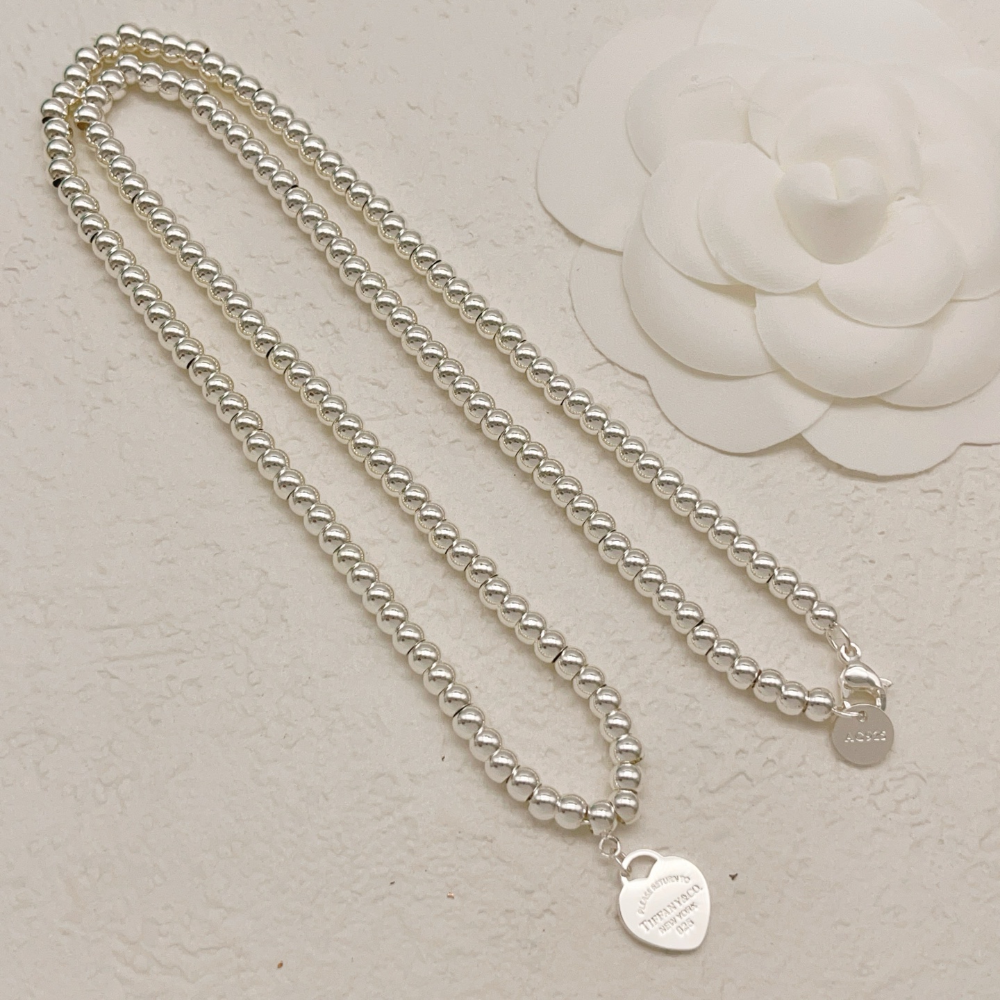 【Tiffany*帝芙尼最新款🆕🆕银色光面爱心珍珠项链】一致官网黄铜材质，非常的上镜‼️设计很特别值得入