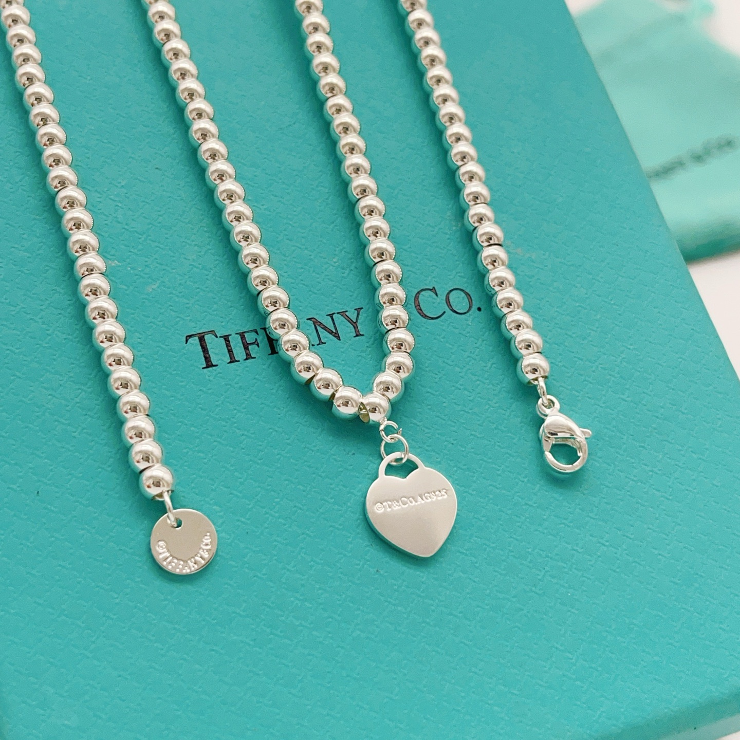 【Tiffany*帝芙尼最新款🆕🆕银色光面爱心珍珠项链】一致官网黄铜材质，非常的上镜‼️设计很特别值得入
