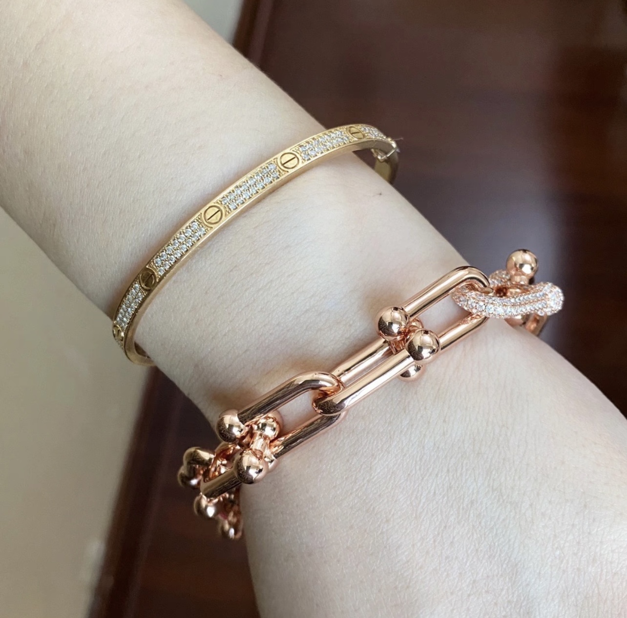 【Tiffany*帝芙尼最新款🆕🆕银色镶钻马蹄手链】一致官网黄铜材质，非常的上镜‼️设计很特别值得入手。