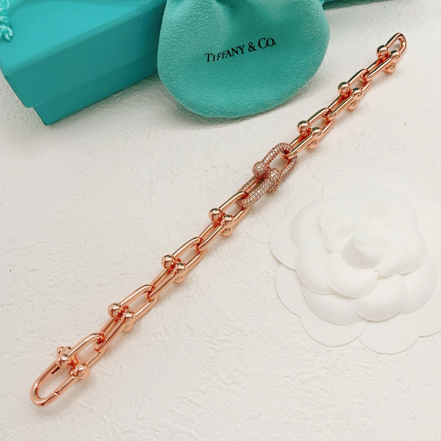 【Tiffany*帝芙尼最新款🆕🆕玫瑰金镶钻马蹄手链】一致官网黄铜材质，非常的上镜‼️设计很特别值得入手