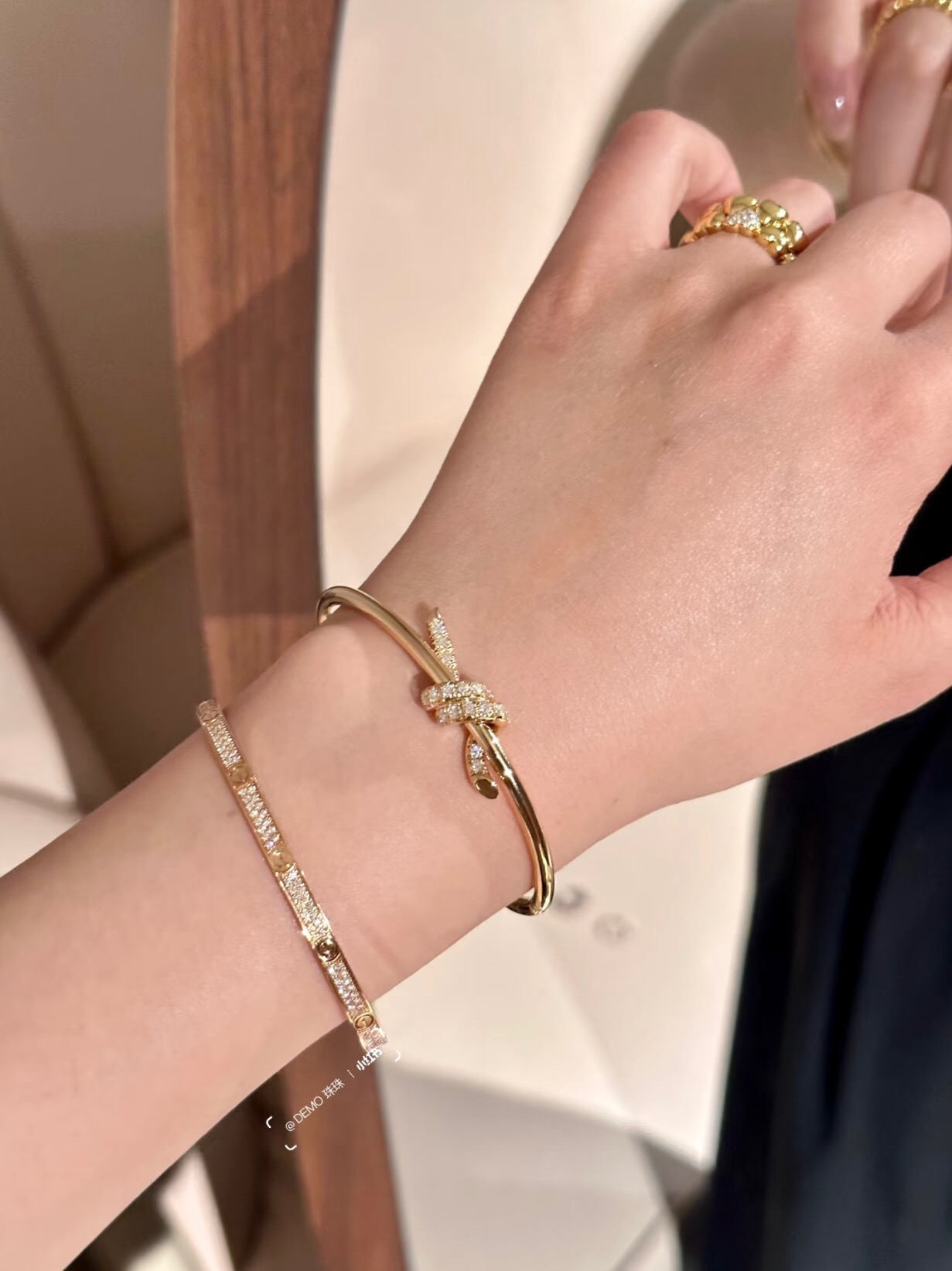 【Tiffany*帝芙尼最新款🆕🆕玫瑰金镶钻绳结手镯】一致官网黄铜材质，非常的上镜‼️设计很特别值得入手