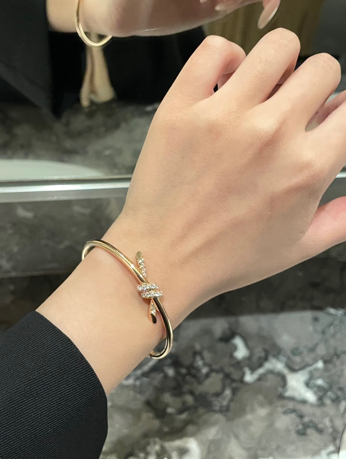 【Tiffany*帝芙尼最新款🆕🆕玫瑰金镶钻绳结手镯】一致官网黄铜材质，非常的上镜‼️设计很特别值得入手