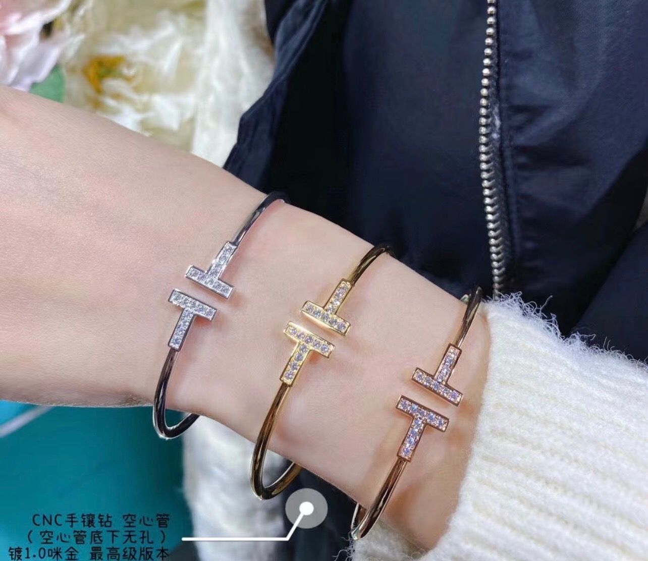 【Tiffany*帝芙尼最新款🆕🆕银色满钻双T手镯】一致官网黄铜材质，非常的上镜‼️设计很特别值得入手。