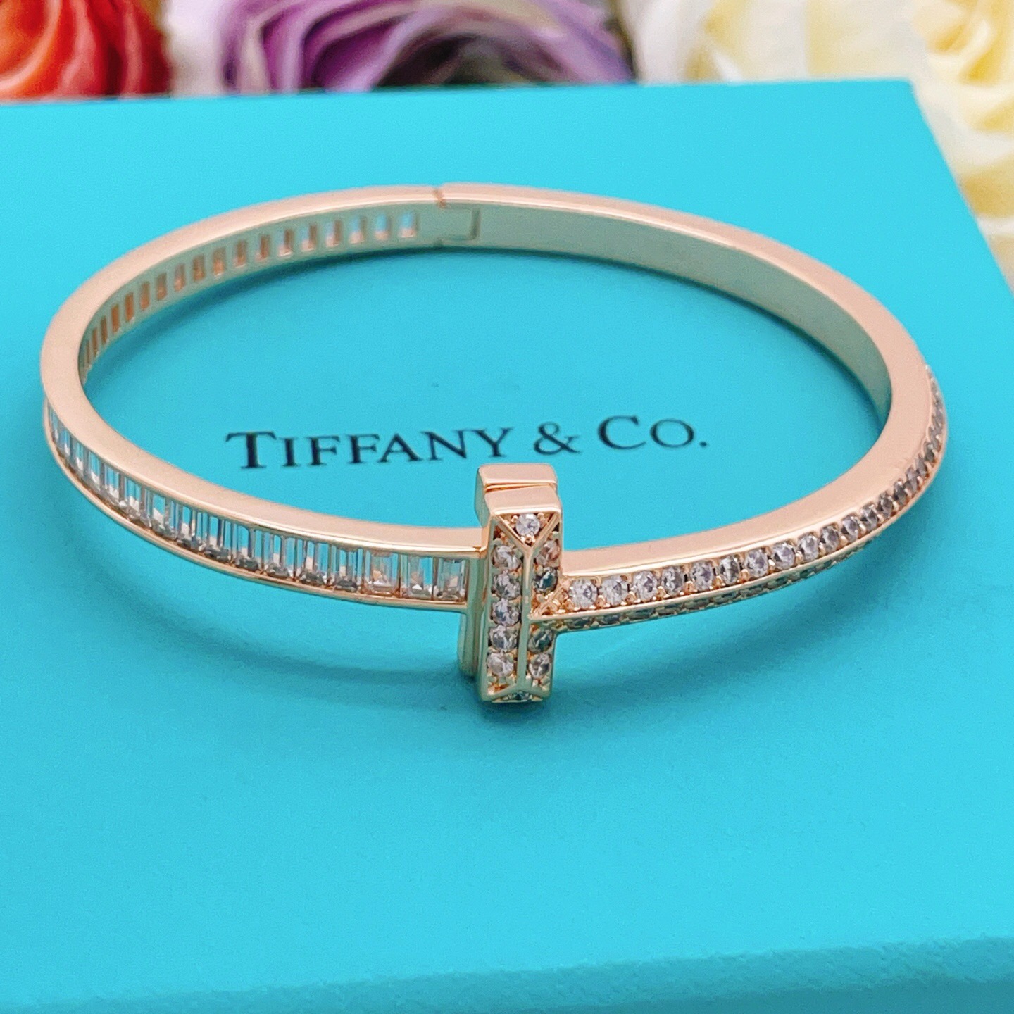 【Tiffany*帝芙尼最新款🆕🆕玫瑰金满钻方钻手镯】一致官网黄铜材质，非常的上镜‼️设计很特别值得入手