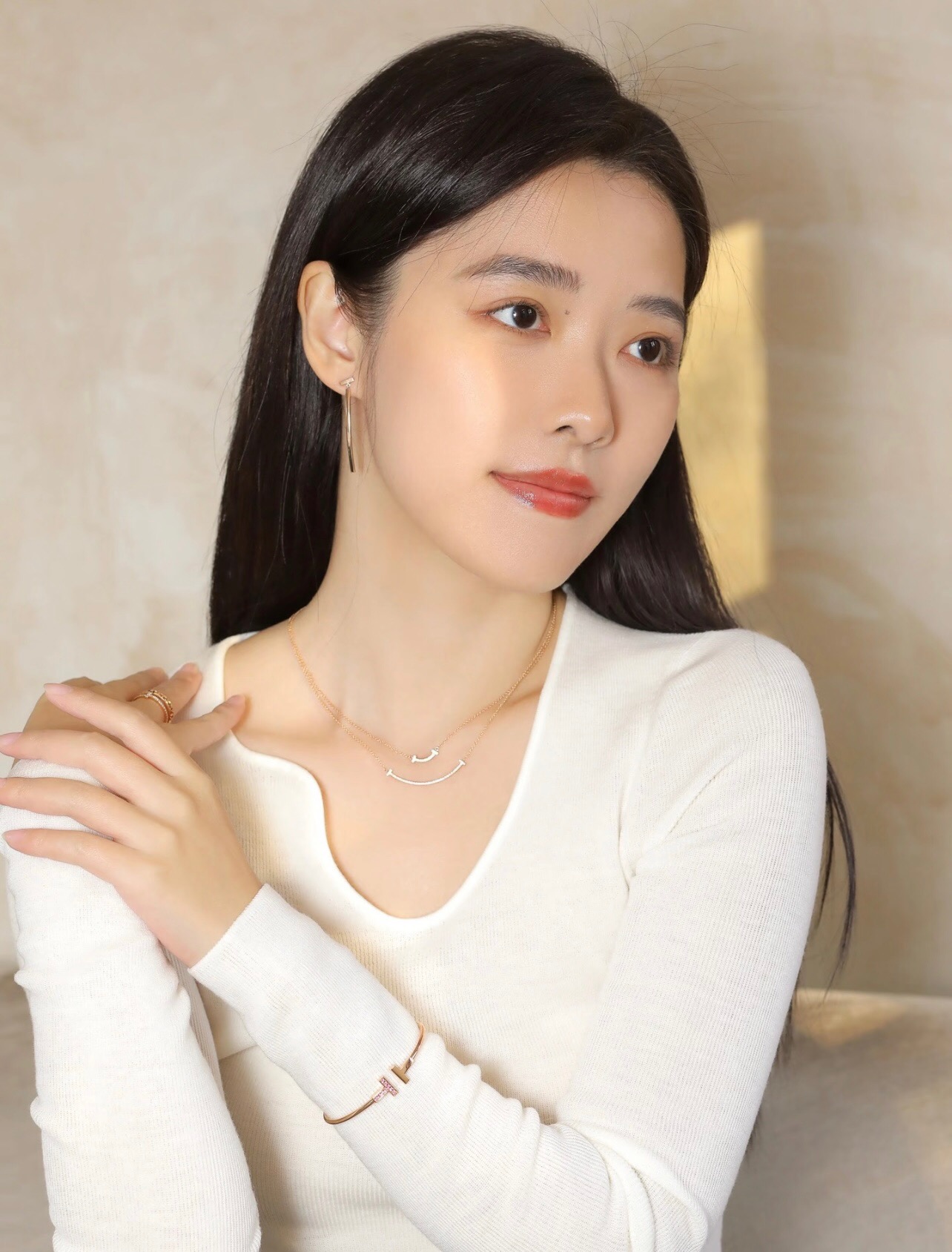 【Tiffany*帝芙尼最新款🆕🆕玫瑰金光面边钻紫钻双T手镯】一致官网黄铜材质，非常的上镜‼️设计很特别
