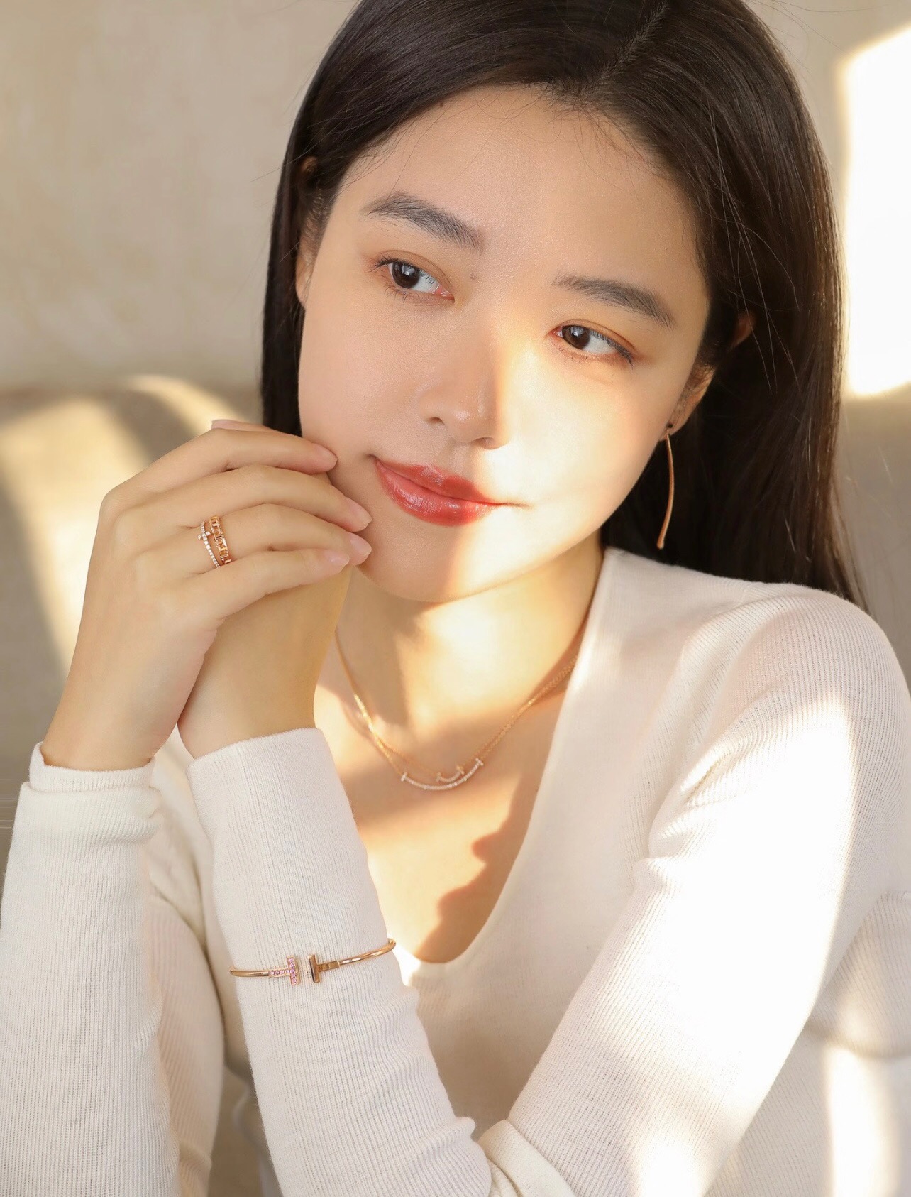 【Tiffany*帝芙尼最新款🆕🆕玫瑰金光面边钻紫钻双T手镯】一致官网黄铜材质，非常的上镜‼️设计很特别