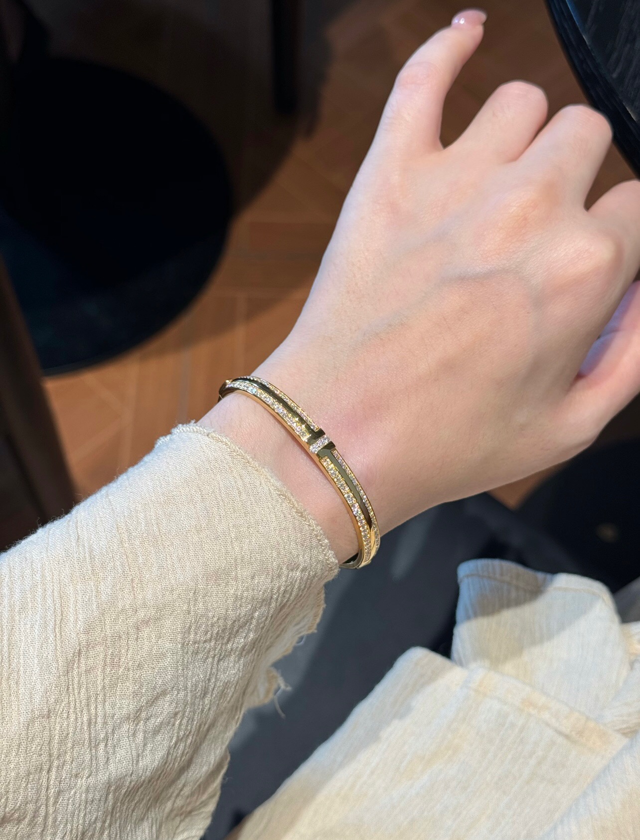 【Tiffany*帝芙尼最新款🆕🆕玫瑰金镶钻双T手镯】一致官网黄铜材质，非常的上镜‼️设计很特别值得入手高级手工坊系列