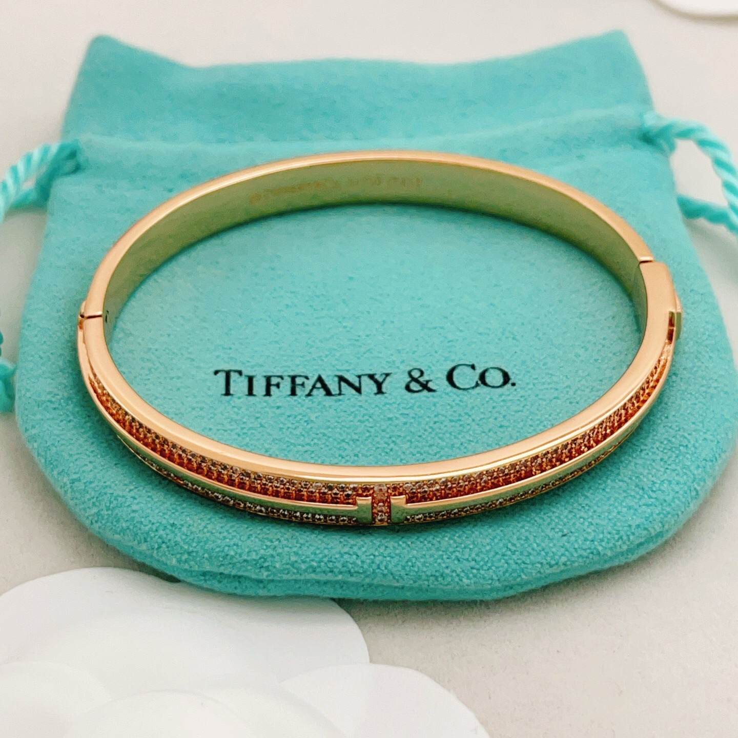 【Tiffany*帝芙尼最新款🆕🆕玫瑰金镶钻双T手镯】一致官网黄铜材质，非常的上镜‼️设计很特别值得入手高级手工坊系列