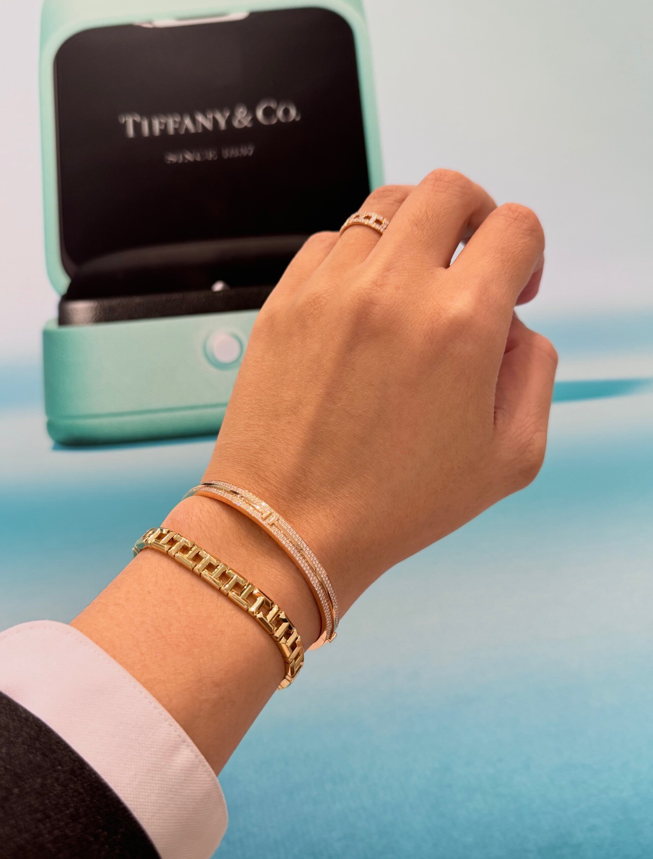 【Tiffany*帝芙尼最新款🆕🆕玫瑰金镶钻双T手镯】一致官网黄铜材质，非常的上镜‼️设计很特别值得入手高级手工坊系列
