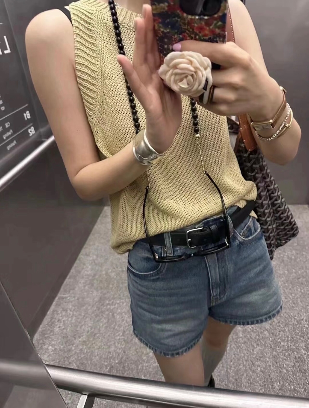 【Tiffany*帝芙尼最新款🆕🆕银色光面手镯】一致官网黄铜材质，非常的上镜‼️设计很特别值得入手。高级