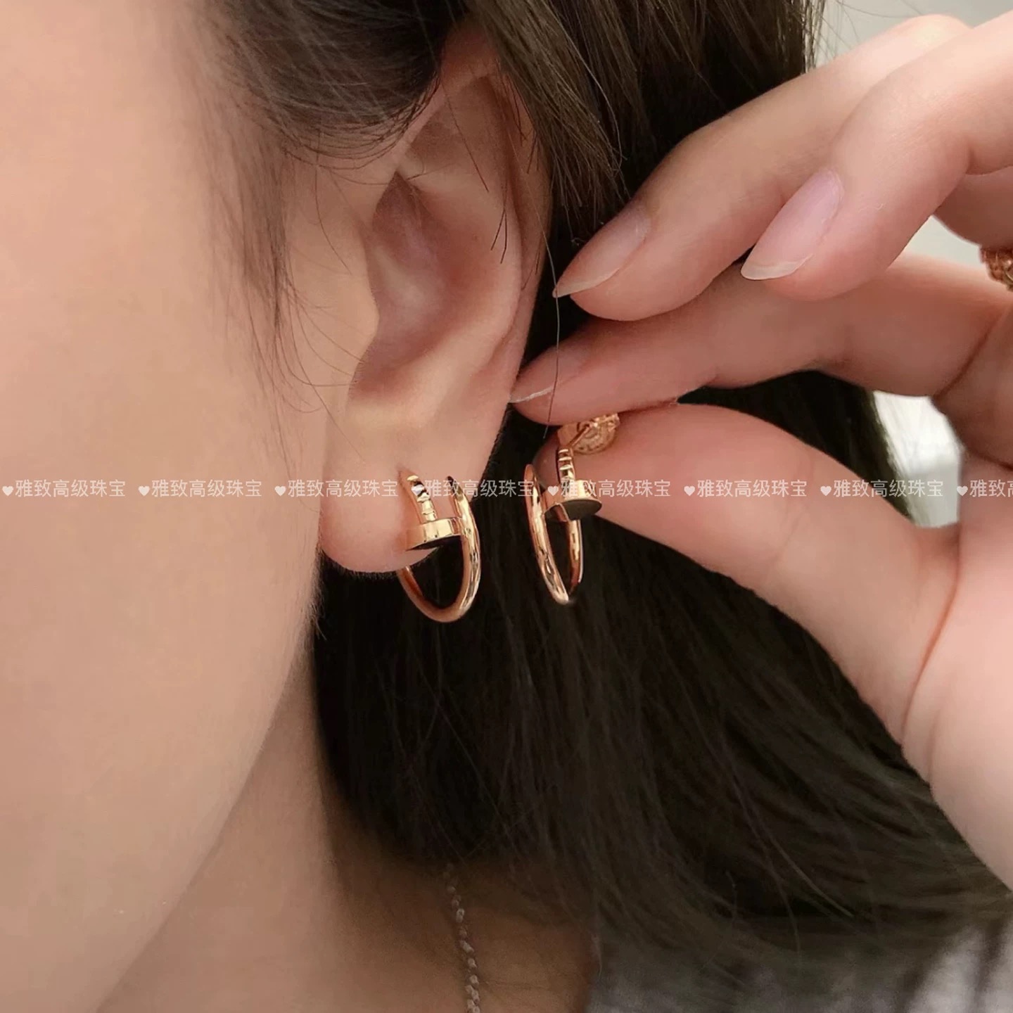 【Cartie*卡地亚最新款🆕🆕玫瑰金光面钉子耳钉】一致官网黄铜材质，非常的上镜‼️设计很特别值得入手。