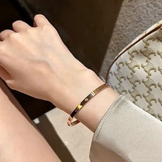 大小尺寸(码):17、19【Cartie*卡地亚最新款🆕🆕玫瑰金色光面彩钻手镯】一致官网黄铜材质,非常的 大小尺寸(码):17、19【Cartie*卡地亚最新款🆕🆕玫瑰金色光面彩钻手镯】一致官网黄铜材质,非常的