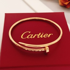 大小尺寸:17码,细版【Cartie*卡地亚最新款🆕🆕玫瑰金光面钉子手镯】一致官网黄铜材质,非常的上镜‼ 大小尺寸:17码,细版【Cartie*卡地亚最新款🆕🆕玫瑰金光面钉子手镯】一致官网黄铜材质,非常的上镜‼
