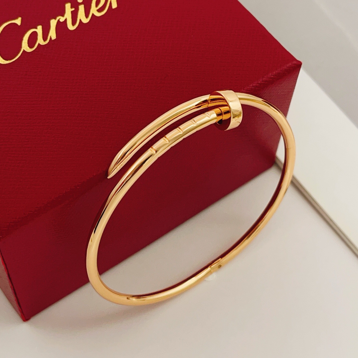 大小尺寸:17码,细版【Cartie*卡地亚最新款🆕🆕玫瑰金光面钉子手镯】一致官网黄铜材质,非常的上镜‼ 大小尺寸:17码,细版【Cartie*卡地亚最新款🆕🆕玫瑰金光面钉子手镯】一致官网黄铜材质,非常的上镜‼