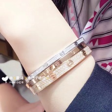 大小尺寸:17均码【Cartie*卡地亚最新款🆕🆕玫瑰金光面窄版手镯】一致官网黄铜材质,非常的上镜‼️设 大小尺寸:17均码【Cartie*卡地亚最新款🆕🆕玫瑰金光面窄版手镯】一致官网黄铜材质,非常的上镜‼️设
