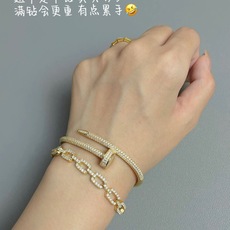 大小尺寸:17均码【Cartie*卡地亚最新款🆕🆕金色镶钻钉子手镯】一致官网黄铜材质,非常的上镜‼️设计 大小尺寸:17均码【Cartie*卡地亚最新款🆕🆕金色镶钻钉子手镯】一致官网黄铜材质,非常的上镜‼️设计