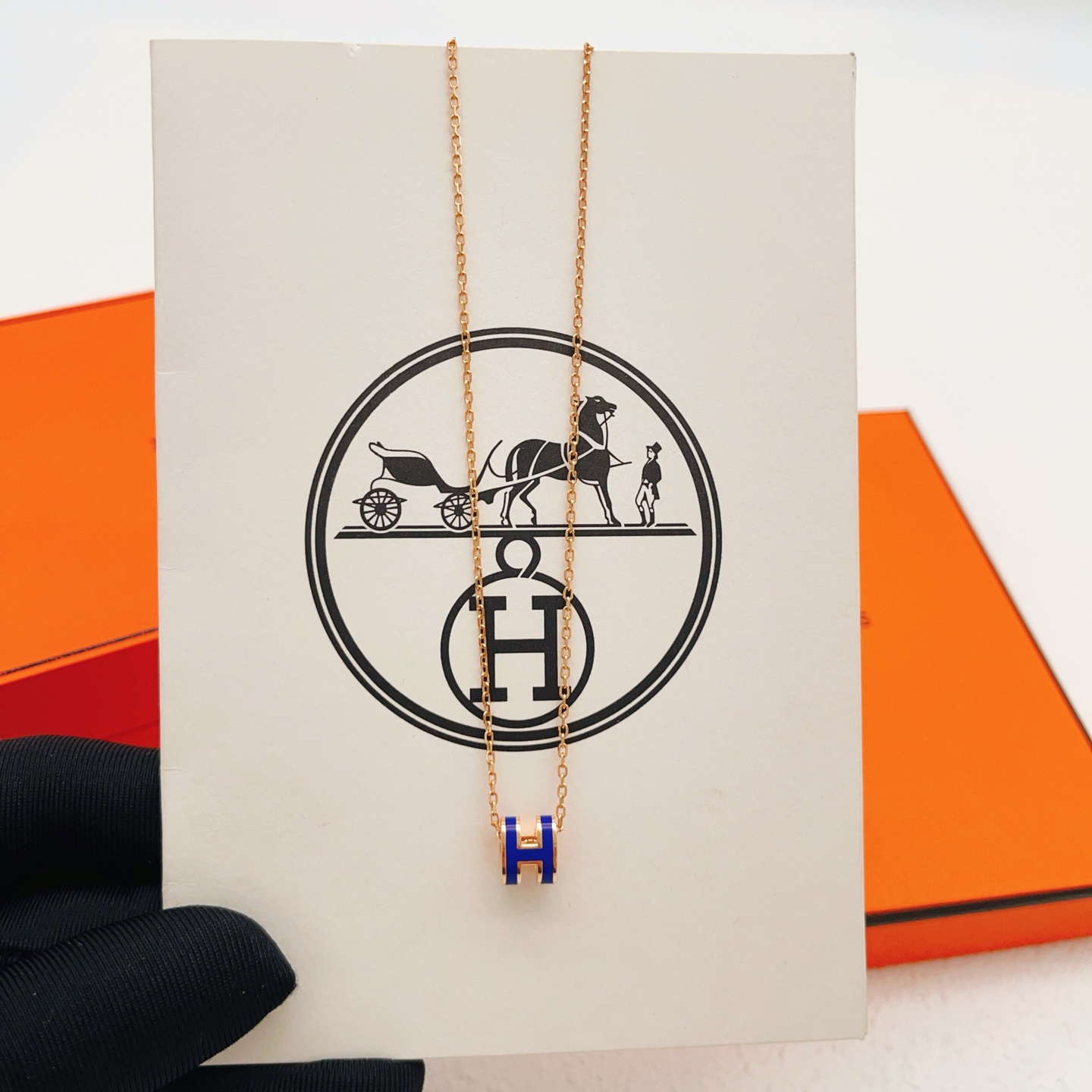 【He@mes爱马仕最新款🆕🆕玫瑰金迷你蓝H字母项链】一致官网黄铜材质，非常的上镜‼️设计很特别值得入手