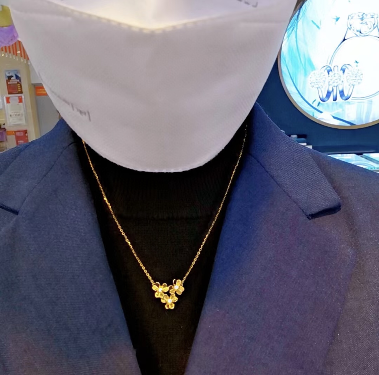 Van Cleef Arpels Frivole necklace Yellow gold with diamond accents white gold with diamond accents rose gold with diamond accents 42cm