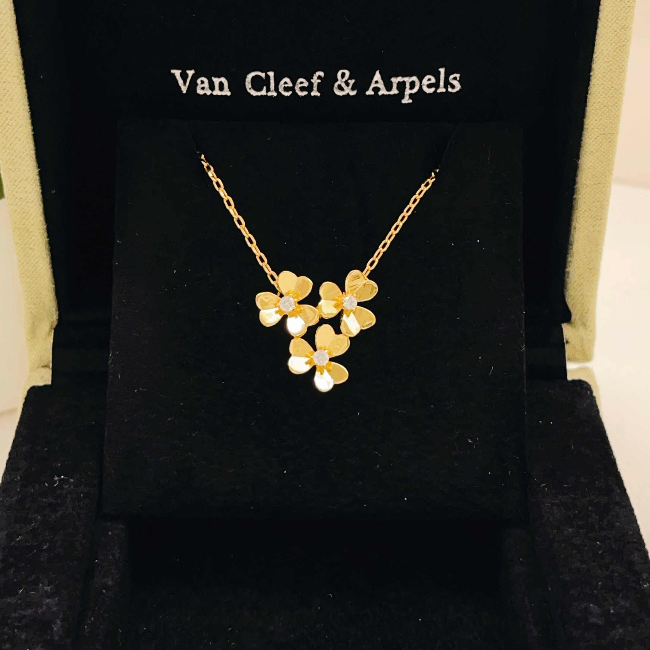 Van Cleef Arpels Frivole necklace Yellow gold with clear diamond accents 42cm